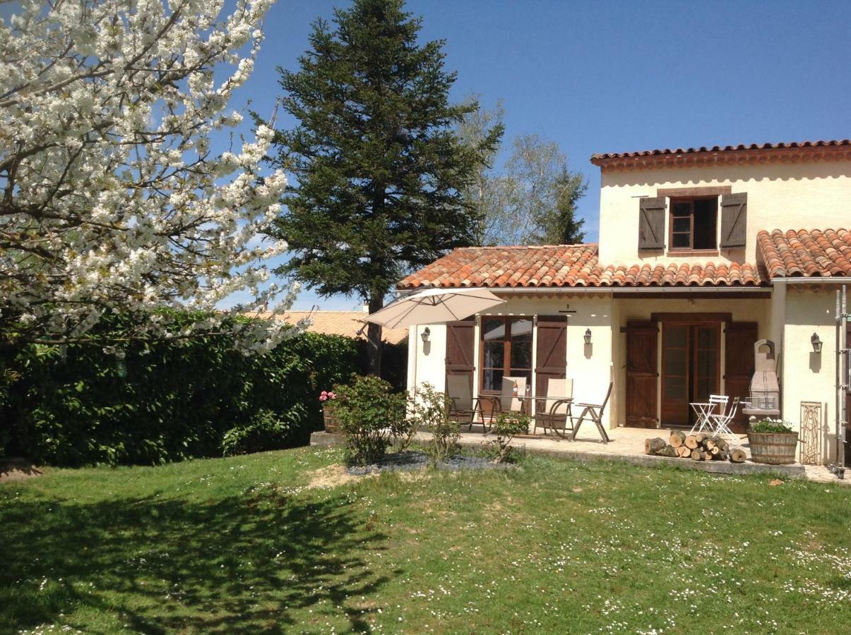 Chez Irene Bed and Breakfast Saint-Quentin-la-Tour Εξωτερικό φωτογραφία