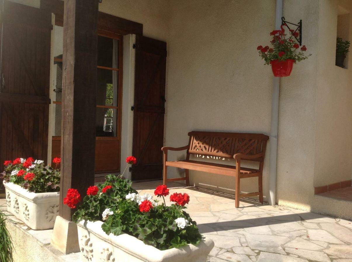 Chez Irene Bed and Breakfast Saint-Quentin-la-Tour Εξωτερικό φωτογραφία